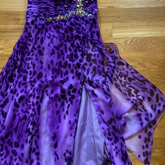 Purple Embellished strapless leopard print Dress with slit - Picture 6 of 6